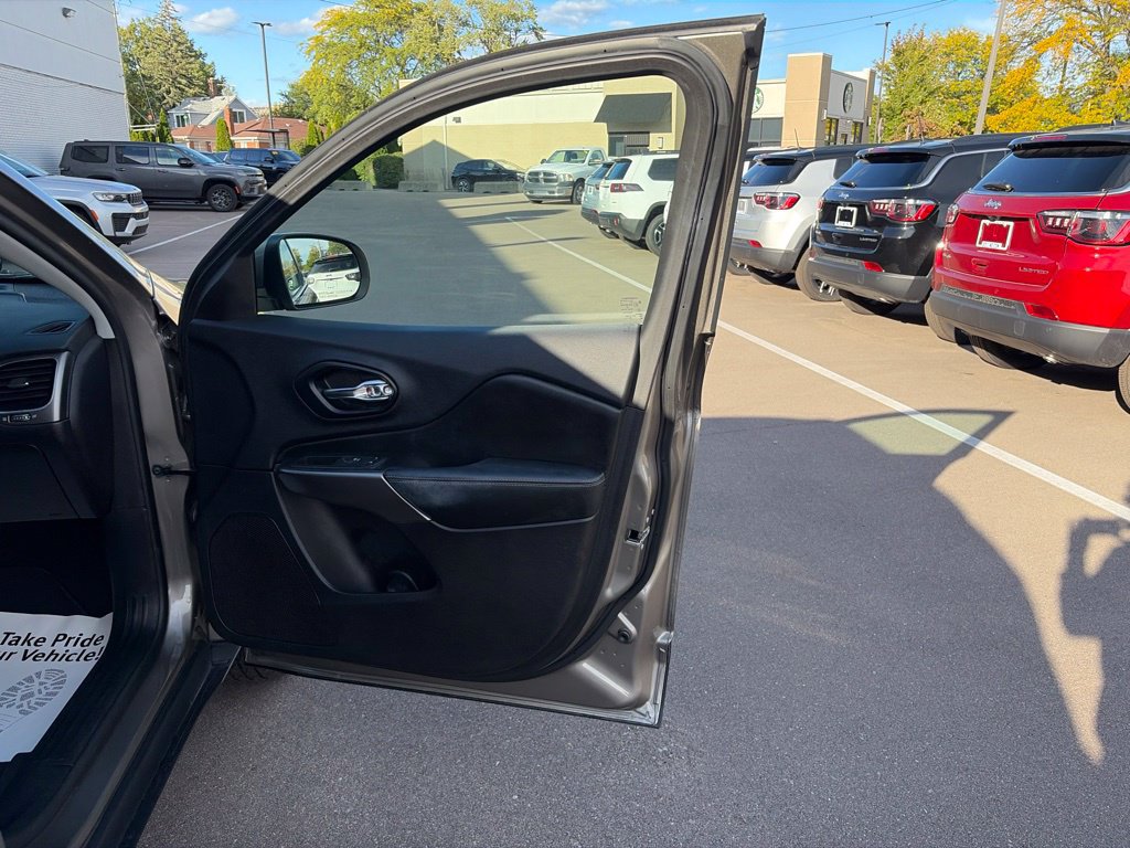 Used 2021 Jeep Cherokee Latitude Lux AWD/4WD image 12