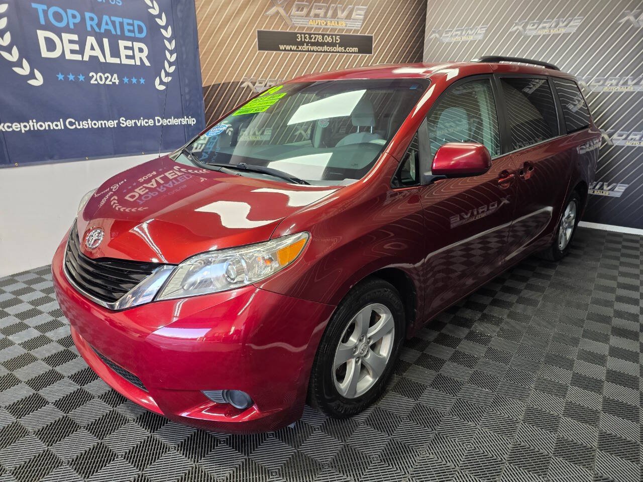 Used 2014 Toyota Sienna LE FWD image 1