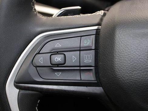 Used 2023 Jeep Grand Cherokee Limited w/ Black Appearance Package image 22