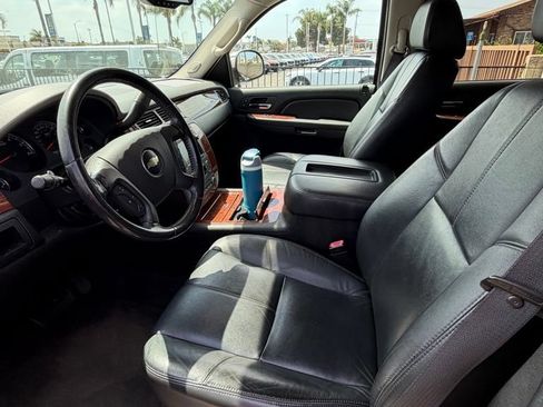 Used 2008 Chevrolet Avalanche LTZ w/ LTZ Preferred Equipment Group RWD image 2