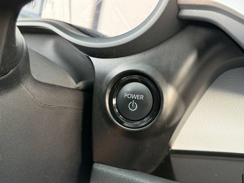 Used 2025 Toyota Sienna LE FWD image 34