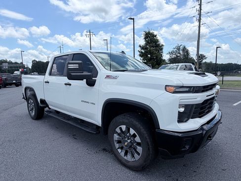 Used 2024 Chevrolet Silverado 2500 Custom w/ Custom Value Package AWD/4WD image 2