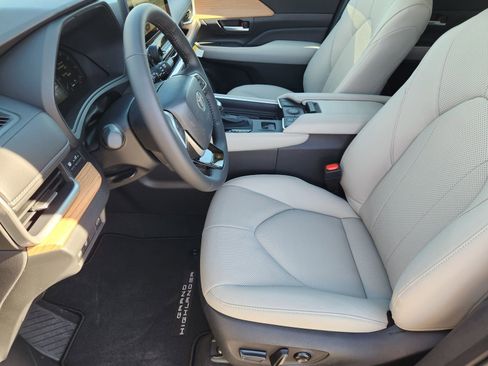 New 2026 Toyota Grand Highlander Limited image 13