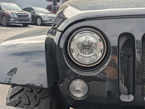 Used 2017 Jeep Wrangler Unlimited Rubicon w/ Connectivity Group image 11