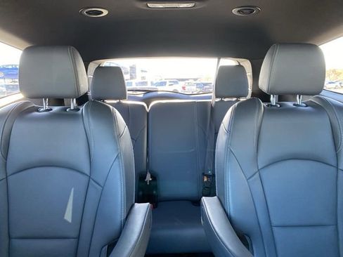 Used 2024 Buick Enclave Premium image 25