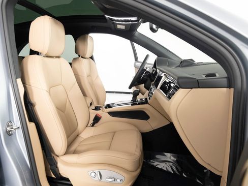 New 2026 Porsche Macan AWD/4WD image 33