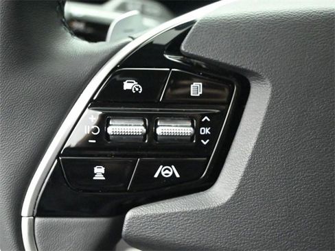 Used 2024 Kia Niro EX image 12