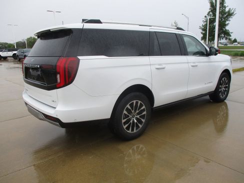Used 2025 Ford Expedition Max Platinum AWD/4WD image 5