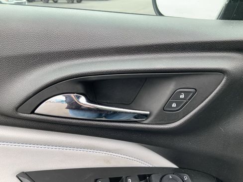 Used 2025 Chevrolet Trax LT w/ LT Convenience Package image 21