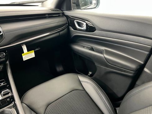 New 2026 Jeep Compass Latitude image 10