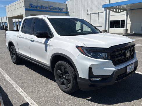 Used 2025 Honda Ridgeline Black Edition image 6