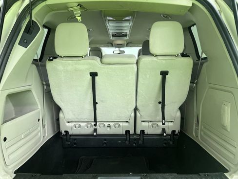 Used 2011 Dodge Grand Caravan Crew w/ Entertainment Group 1 FWD image 27