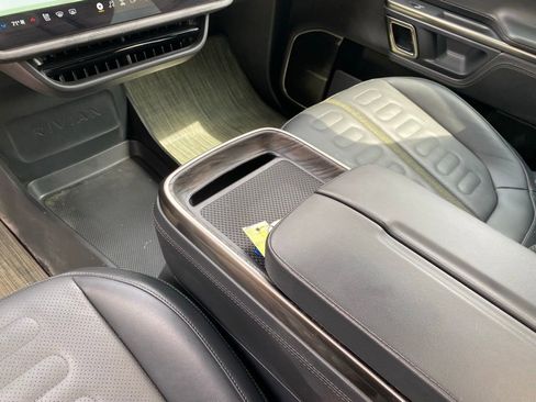 Used 2022 Rivian R1T Adventure image 12