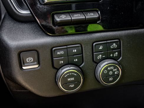 Used 2024 Chevrolet Silverado 1500 High Country w/ High Country Premium Package AWD/4WD image 43
