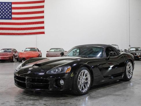 Used 2003 Dodge Viper SRT-10 image 11