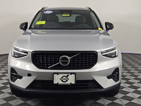 Certified 2023 Volvo XC40 B5 Ultimate w/ Climate Package AWD/4WD image 3