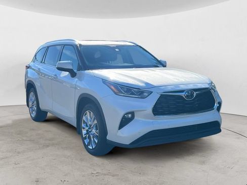 Used 2021 Toyota Highlander Limited AWD/4WD image 3