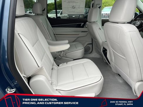 New 2026 Buick Enclave Avenir w/ Super Cruise Package AWD/4WD image 18
