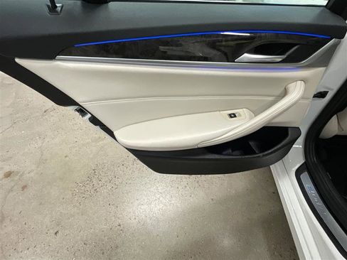 Used 2018 BMW 530e xDrive image 13