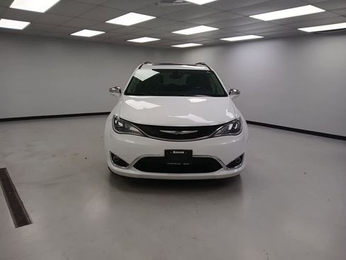 Used 2020 Chrysler Pacifica Limited image 3