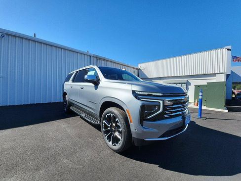 New 2026 Chevrolet Suburban Premier w/ Sun And Tow Package image 7