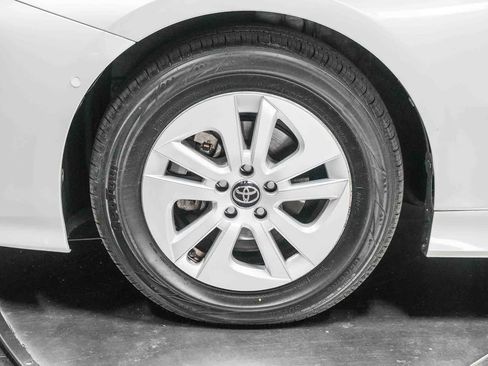 Certified 2017 Toyota Prius Two w/ Prius Two Safety Plus Package FWD image 10
