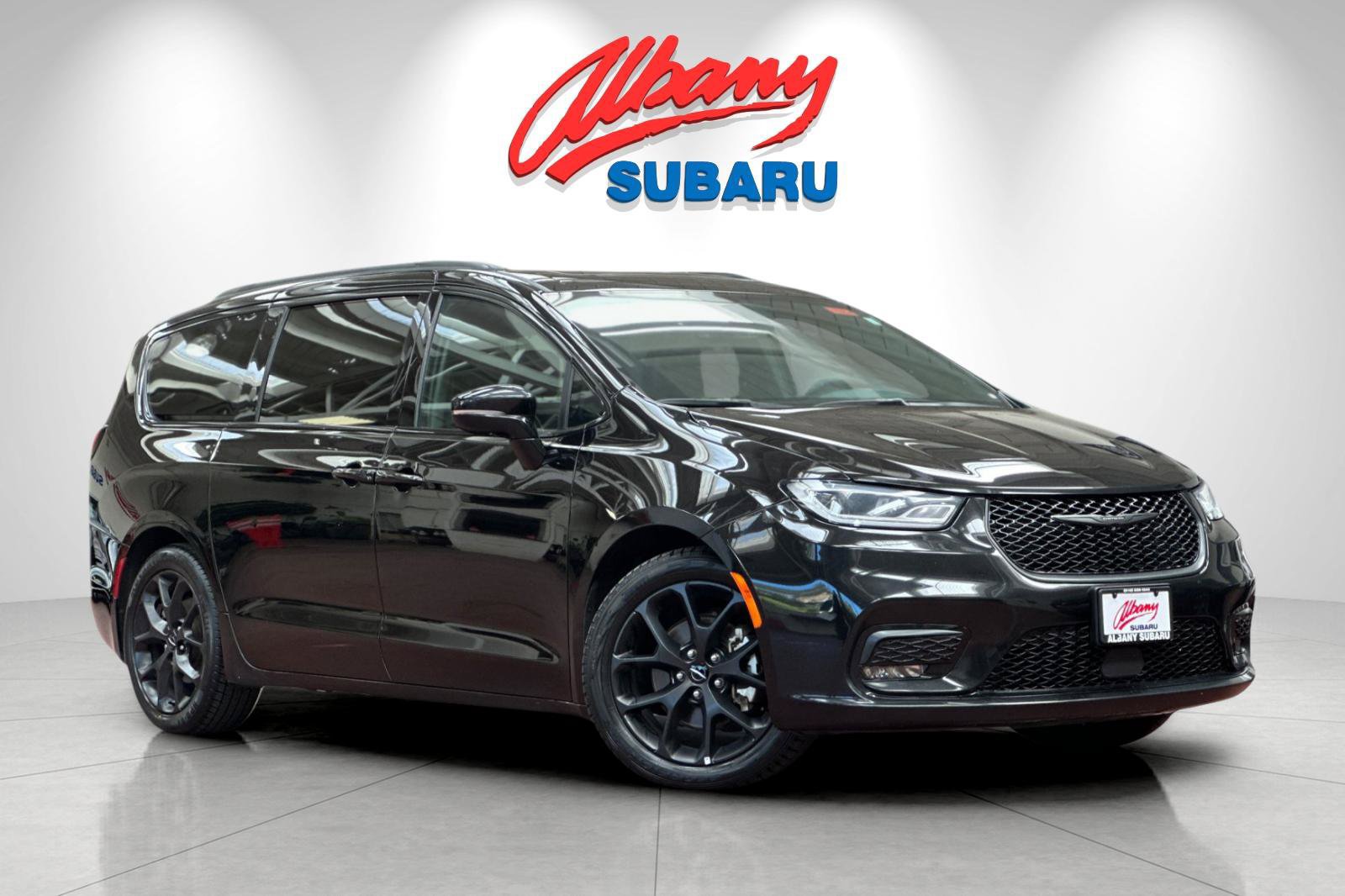 Used 2025 Chrysler Pacifica Limited FWD image 2
