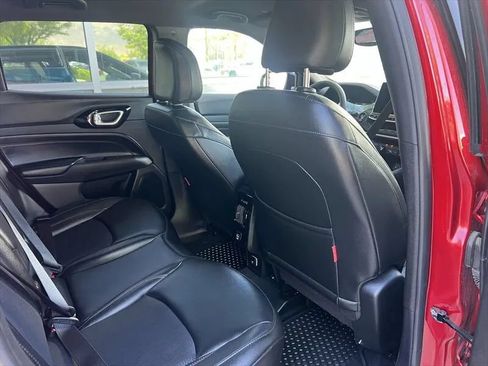 Used 2025 Jeep Compass Trailhawk AWD/4WD image 17