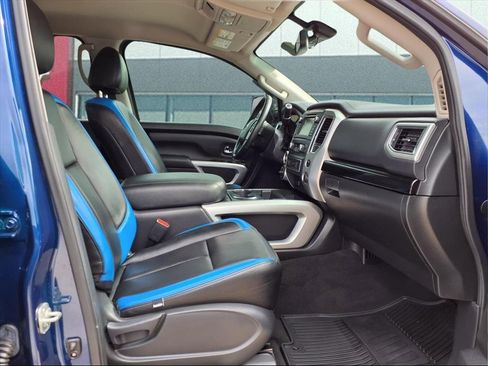 Used 2019 Nissan Titan SV w/ SV Convenience Package image 15