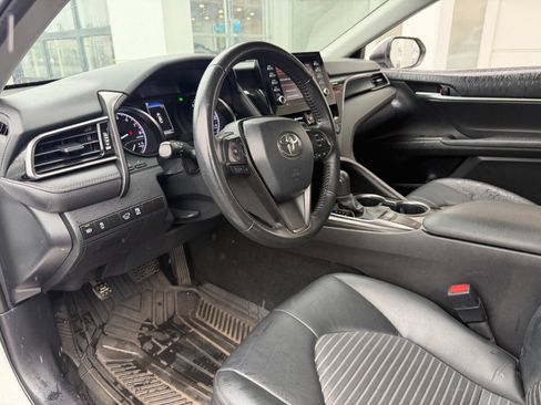 Used 2024 Toyota Camry SE FWD image 11