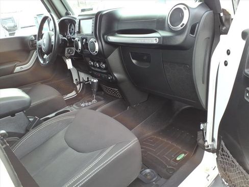 Used 2014 Jeep Wrangler Unlimited Sahara w/ Dual Top Group image 9