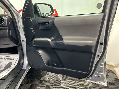 Used 2019 Toyota Tacoma image 11