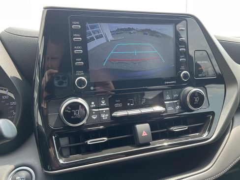 Used 2021 Toyota Highlander L AWD/4WD image 4