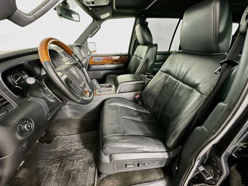 Used 2015 Lincoln Navigator 4WD image 13