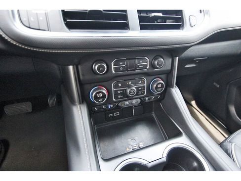 Used 2024 Chevrolet Suburban Premier RWD image 24