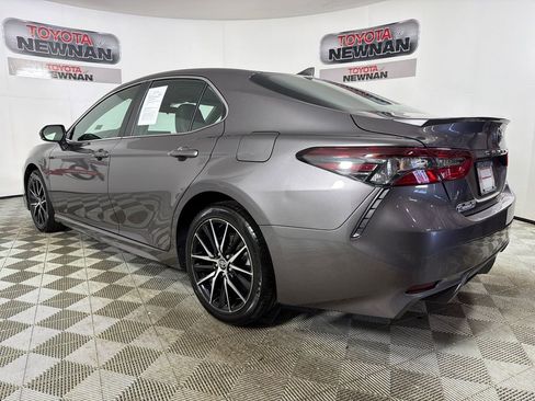 Used 2024 Toyota Camry SE image 5