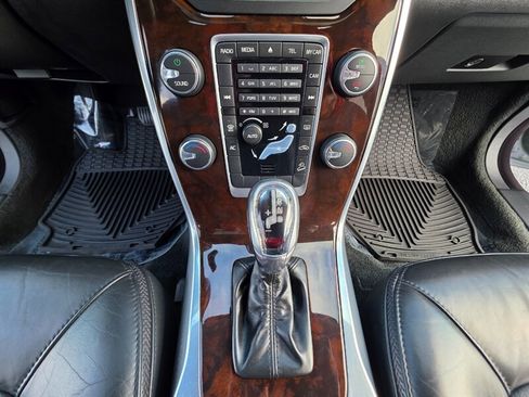 Used 2013 Volvo XC70 3.2 Platinum image 16