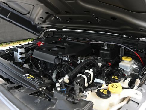 Used 2019 Jeep Wrangler Unlimited Sahara AWD/4WD image 17