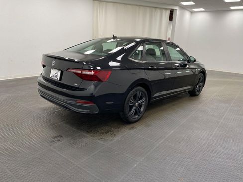 Used 2024 Volkswagen Jetta SE w/ Panoramic Sunroof Package FWD image 4
