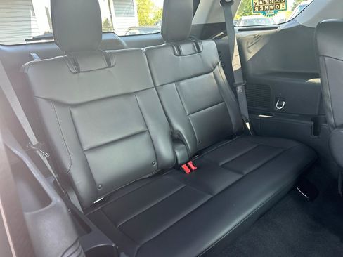 Used 2024 Ford Explorer XLT w/ Equipment Group 202A AWD/4WD image 27