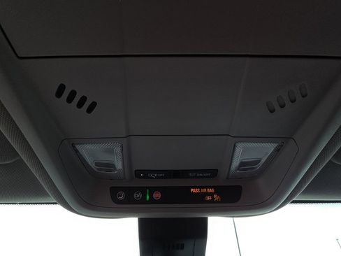 Used 2024 GMC Terrain SLE image 24