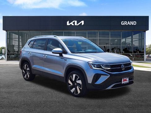 Used 2024 Volkswagen Taos SEL image 2