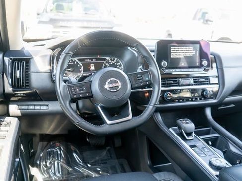Used 2025 Nissan Pathfinder SV AWD/4WD image 12