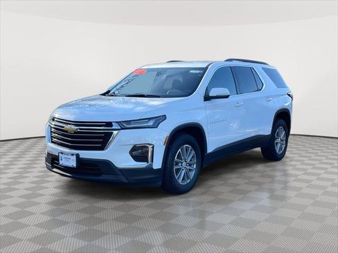 Used 2023 Chevrolet Traverse LT image 3