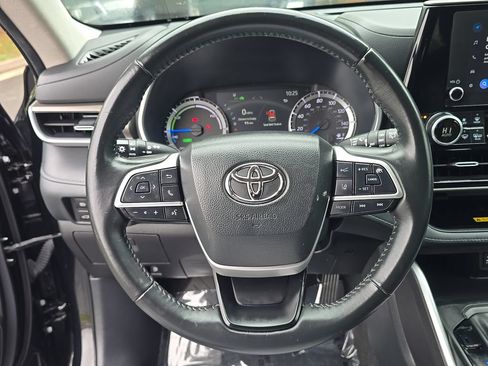 Used 2023 Toyota Highlander XLE AWD/4WD image 26