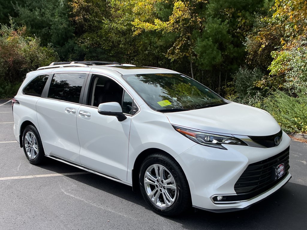 Certified 2024 Toyota Sienna Platinum AWD/4WD image 7
