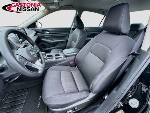 Used 2025 Nissan Altima 2.5 SV FWD image 26