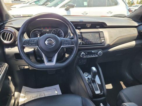 Used 2019 Nissan Kicks SR w/ SR Premium Package FWD image 18