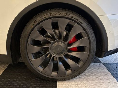 Used 2022 Tesla Model Y Performance AWD/4WD image 13