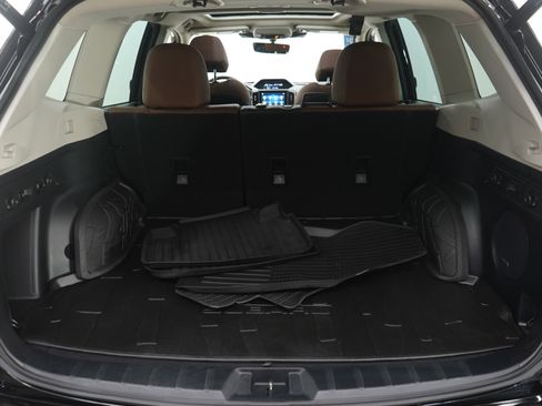 Used 2023 Subaru Forester Touring image 9